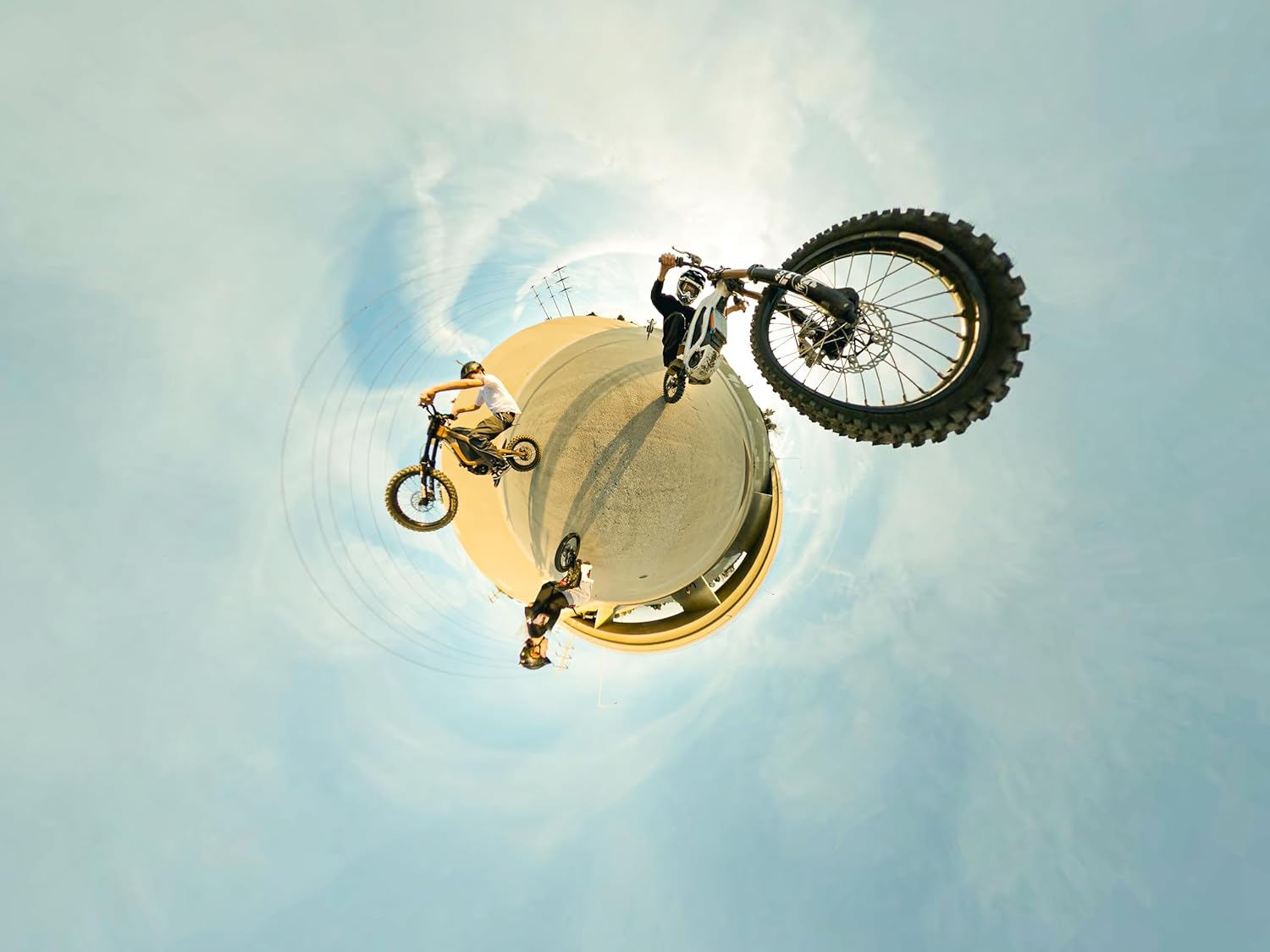 GoPro MAX — Waterproof 360 + Traditional Action Camera with Touch Screen Spherical 5.6K30 HD Video 16.6MP 360 Photos 1080p Live Streaming Stabilization - Image 11