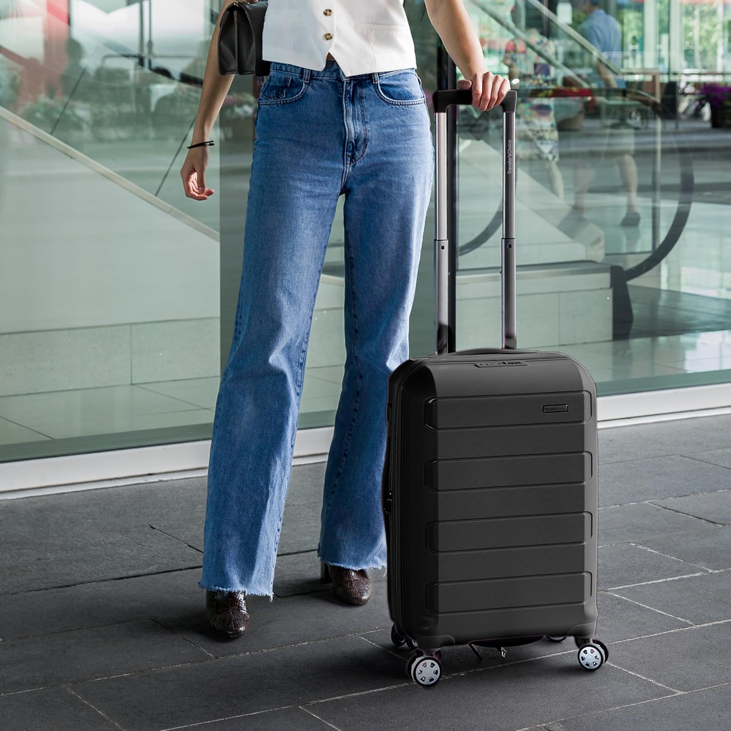 Traveler's Choice Pagosa Indestructible Hardshell Expandable Spinner Luggage, Black, 22-Inch Carry-on - Image 4