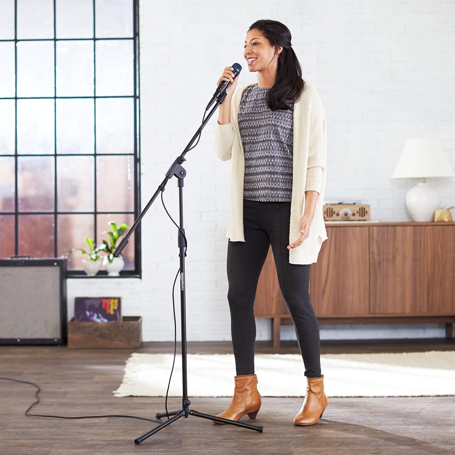 Amazon Basics Adjustable Boom Arm Height Microphone Stand with Tripod Base, Up to 85.75 Inches - Black - Image 4